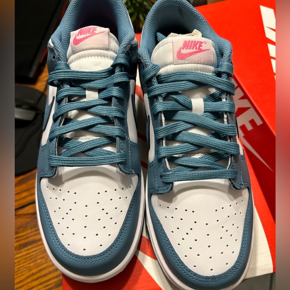 Nike Dunk OG green and white size 8.5 women’s size 10 men’s - Picture 2 of 3